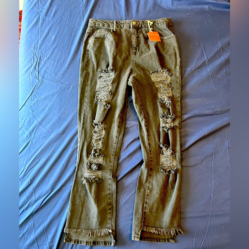 Mossimo distressed high rise mom Jean